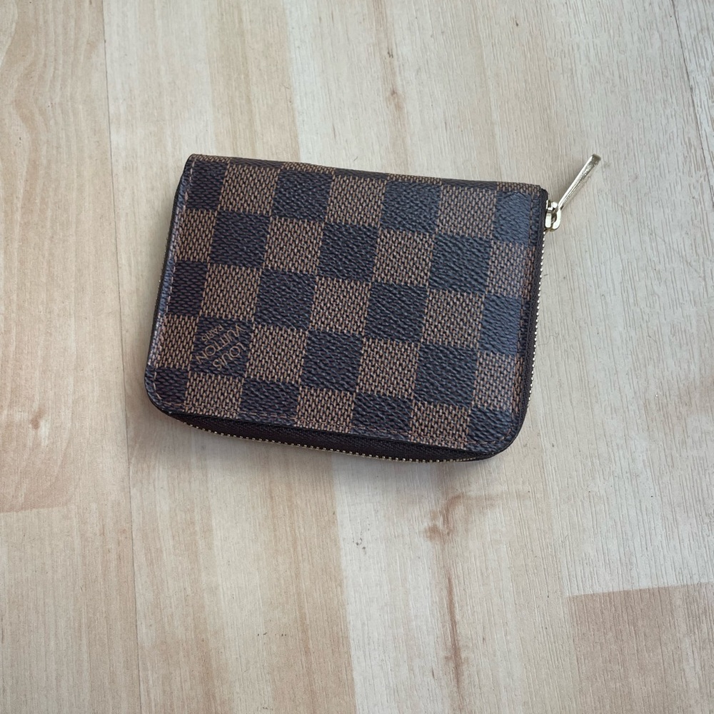Louis Vuitton zippy coin purse